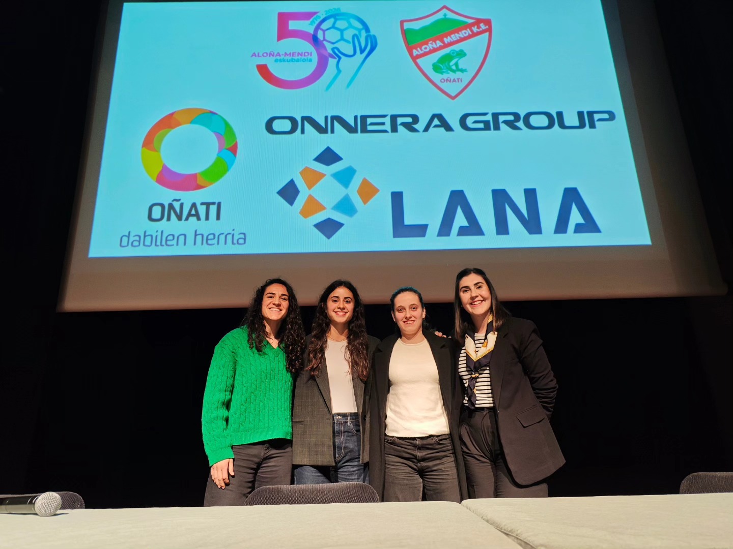 Imagen de la entrada: Erreferenteak eraikitzen mahainguruak emandakoa