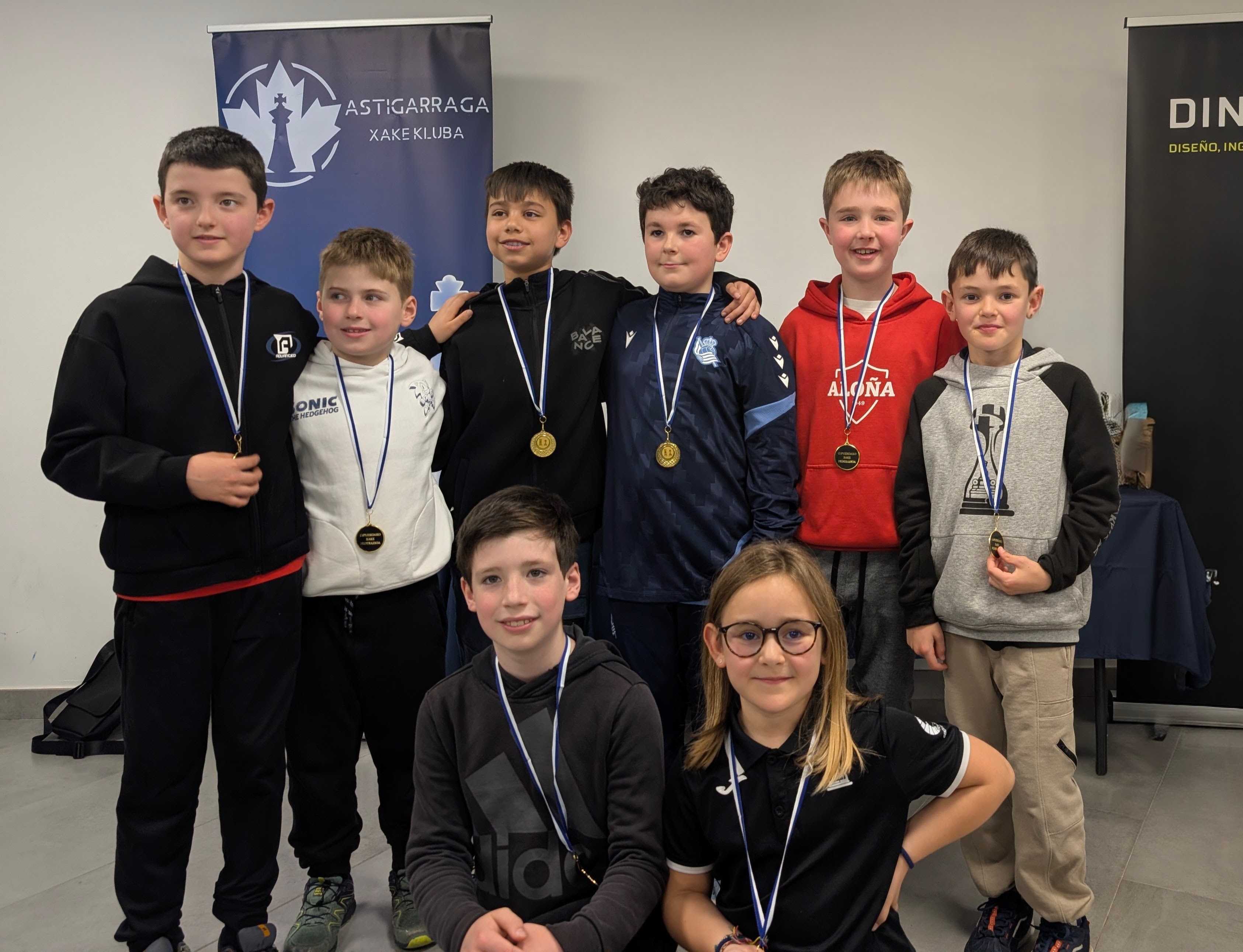 Imagen de la entrada: 🏆 OÑATIKO XAKE TALDEA, NAGUSI GIPUZKOAKO BENJAMIN MAILAKO TOPAKETAN! 🏁